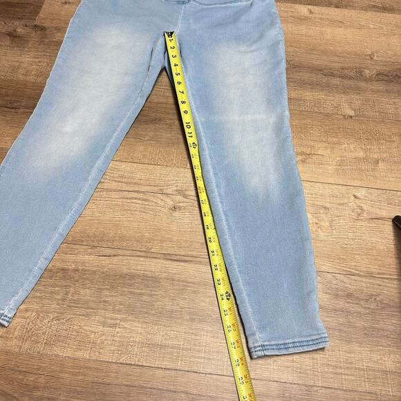 Destination Maternity Ultra Light Wash Under Belly Fit Jeggings - Size Large - Picture 4 of 5